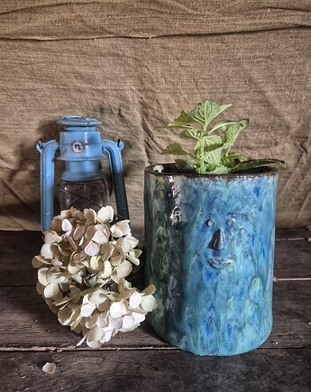 Donica Dziwna, niebieska Donica, osłonka na kwiaty inna niż wszystkie, Fiona Ceramics