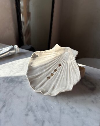 Ceramiczna Mydelniczka z Odpływem Muszelka Muszla Biała Matowa, Maison Fragile