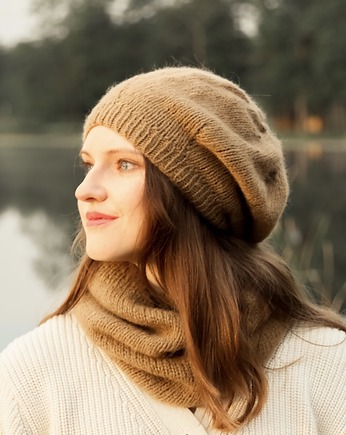 Camelowa czapka beretowa z wełny alpaki Parisian, Holy Alpaca Knit