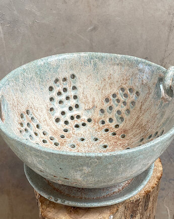 Rustykalny durszlak ceramiczny z podstawką, Vanya.arte