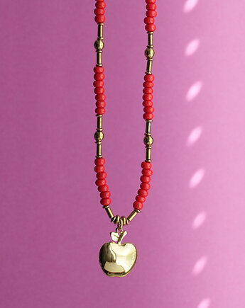 Czerwony naszyjnik z jabłuszkiem, AT NOON