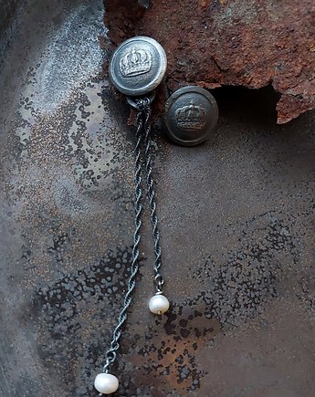 Kolczyki z koroną i perłami, asymetryczne/kolczyki srebrne oksydowane, Skrobot Design