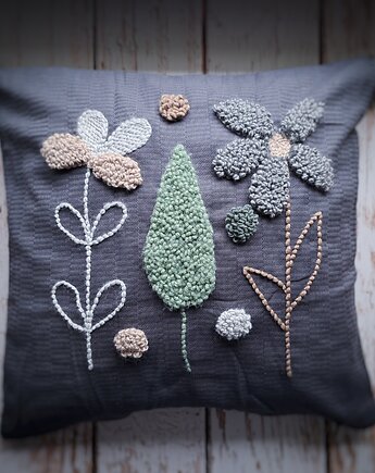 Jesienna poduszka Boho punch needle, PUCHAKI