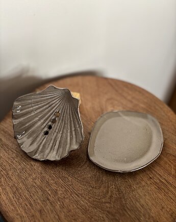 Ceramiczna Mydelniczka z Odpływem Muszelka Muszla Whitey Black, Maison Fragile