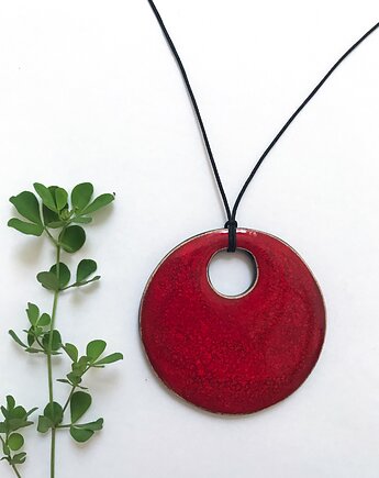 Czerwony wisior ceramiczny, Ceramika Ana