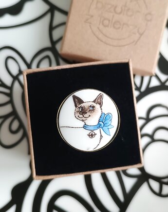 Pierścionek z kotem, biżuteria z talerzy