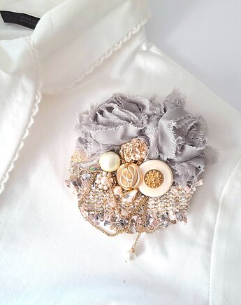 Klara broszka, Nat design