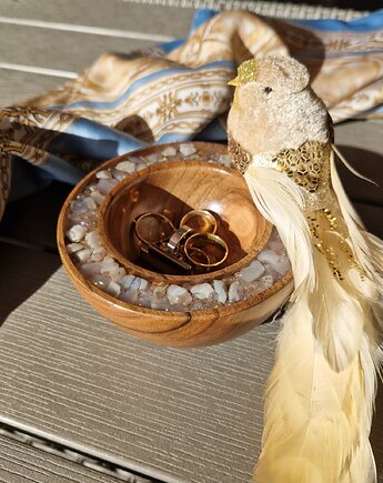 Miseczka z orzecha włoskiego z inkurstacją z chalcedonu, Fairytalewood