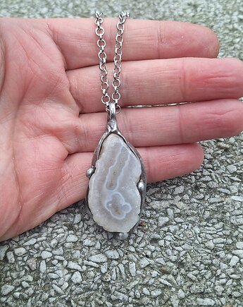 Kwarc - wisiorek, po drugiej stronie lustra