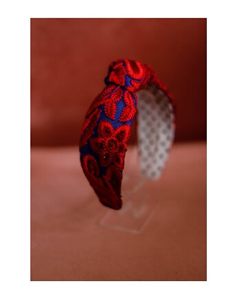 Opaska z haftem, Celina Parysów