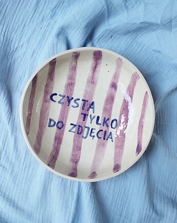 Malowana różowa ceramiczna miska w pasy z napisem, m2k studio