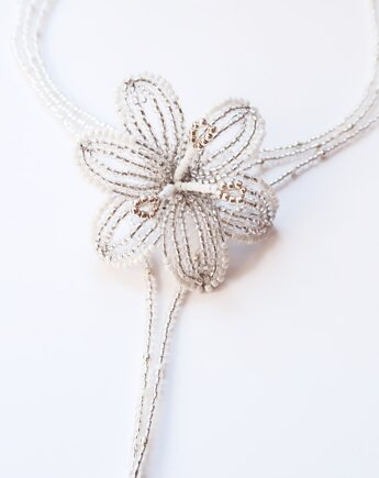 Srebrno-biała lilia - naszyjnik choker, Hibiscus