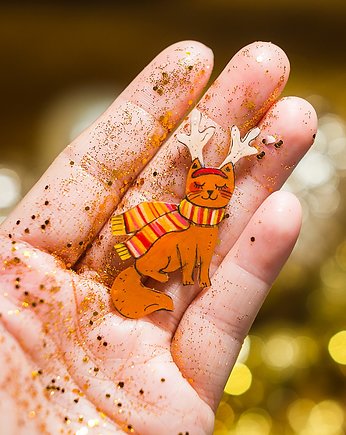 Przypinka z zimową rudą kotką w szaliku, Pintura