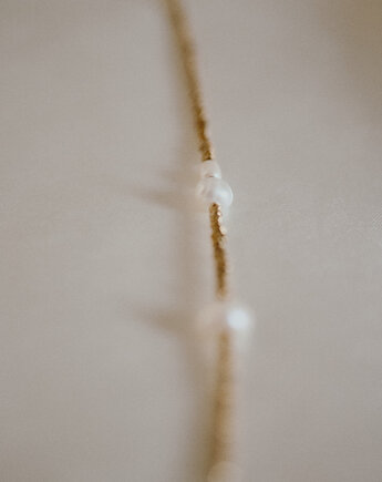 Jaskierka, bransoletka z perłami, Okruszek Biżuteria