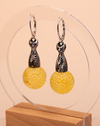 Kolczyki srebrne koty na bursztynowej kulce, Amber by Baco