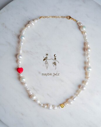 Nieregularny naszyjnik z pereł z sercem i uśmiechem, Maybe Jwlr