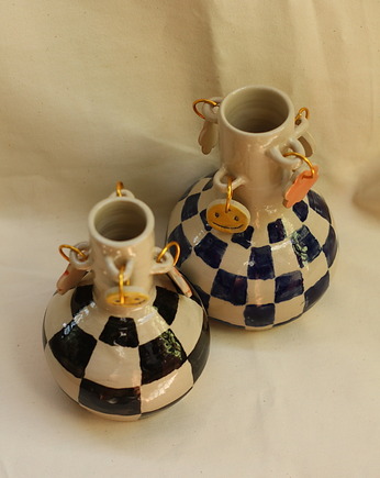 Wazon w kratkę z zawieszkami. Ceramiczny wazon ręcznie robiony, Lvvia ceramics