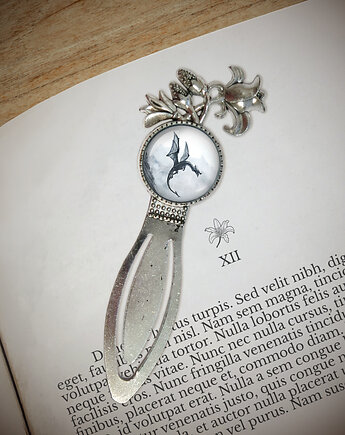 Zakładka do książki - Czarny smok - lilia, yenoo