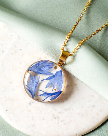 Wisiorek z płatkami bławatka