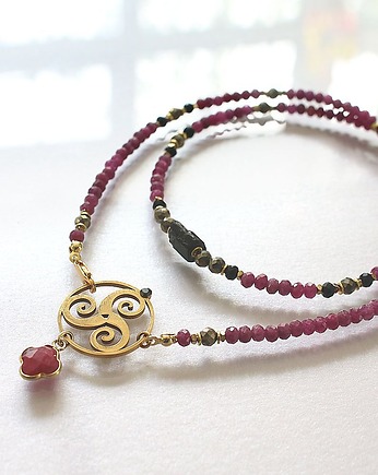 Talizman z triskelionem - rubin,spinel, granat, turmalin, KEIT