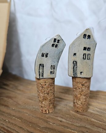 Ozdobny korek do wina Krzywy Domek, Ewa Duszka