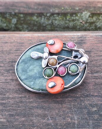 Wszystko - broszka, po drugiej stronie lustra