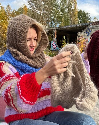 Kominiarka balaclava, Swetry na drutach