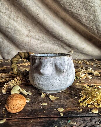 Kubek cycuszki na kawę, kubek Rzeźba kobieta, cappuccinka cycuszek, Fiona Ceramics