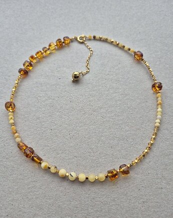 Naszyjnik z bursztynów i pozłacanego srebra Złota Adela, Dziewczyna i Perły