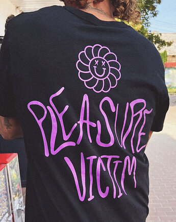 Czarny Przedłużany T-shirt Pleasure Victim, DONT NEED NO SAMURAI