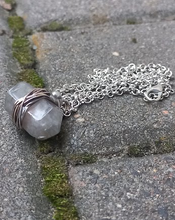 Amulet - wisiorek, po drugiej stronie lustra