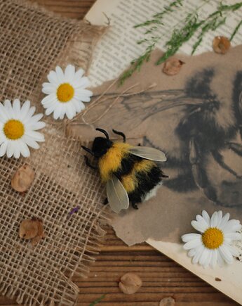 Bumblebee- broszka, BoboLobo Handicraft