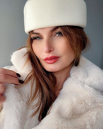 Toczek wełniany  fascynator ecru, MONIKA SAXTON LUXURIOUS MILLINERY