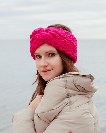 Różowa opaska turban z grubej wełny peruwiańskiej Magenta Vibe, Holy Alpaca Knit