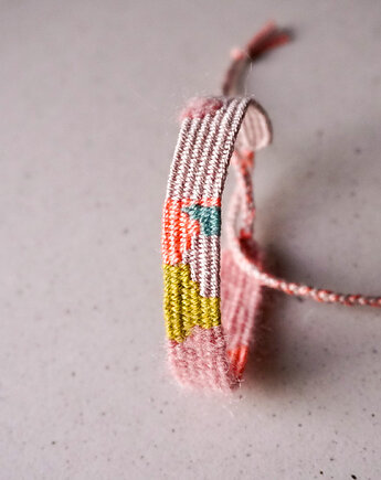 Kolorowa bransoletka tkana z muliny i włóczki na sznurku, Słońcem Tkane