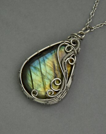 Wisiorek z kolorowym labradorytem wire wrapping labradoryt, Agata Rozanska