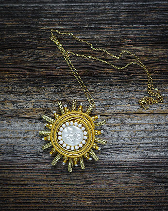 Złote słońce- wisiorek soutache, Mró Soutache