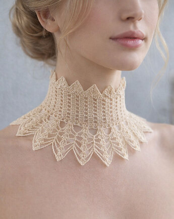 Szydełkowy koronkowy naszyjnik ecru, Księżycowa ćma