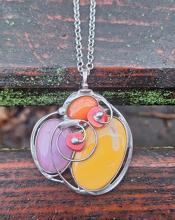 Jaka piękna katastrofa!- wisiorek, po drugiej stronie lustra