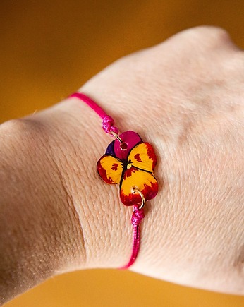 Delikatna bransoletka na sznurku z bratkiem, Pintura