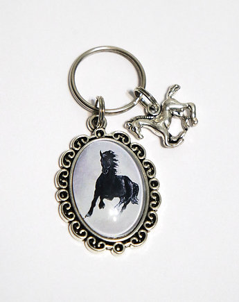 Breloczek - Czarny koń - owalny, yenoo