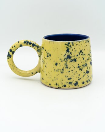 Żółty ceramiczny kubek z okrągłym uszkiem, panika ceramics