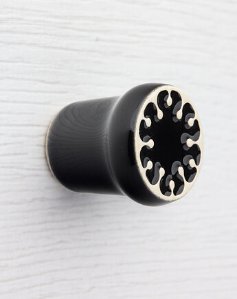 Gałka do mebli czarna z jasnym ornamentem, wz.9, pracowniazona