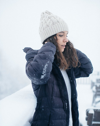 OWCA - wełniana czapka z "warkoczem"- beżowy, KOPYTO