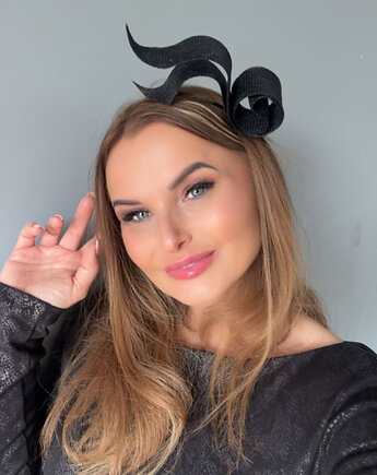 Fascynator  ROSSA CZARNY   oraz inne kolory, MONIKA SAXTON LUXURIOUS MILLINERY