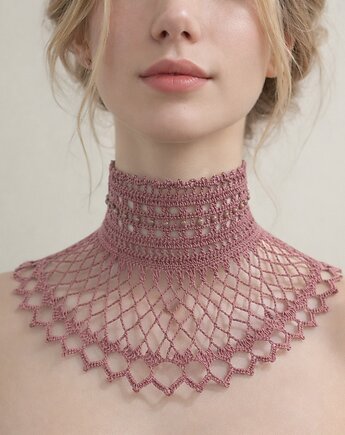 Naszyjnik koronkowy pudrowy róż, Księżycowa ćma