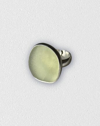 Srebrny pierścionek regulowany ze szkłem morskim, bluewavestudio