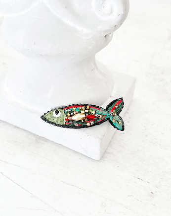 Broszka RYBKA 20 śledzik ręcznie haftowana przypinka morska, HAART
