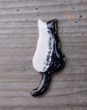 Ceramiczny magnes kot biało czarny, Gliniana Koniczynka