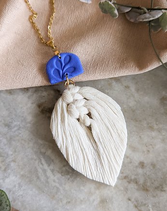 Naszyjnik w stylu boho, wisiorek makramowe piórko, kolor kobaltowy, Dary Rusałki